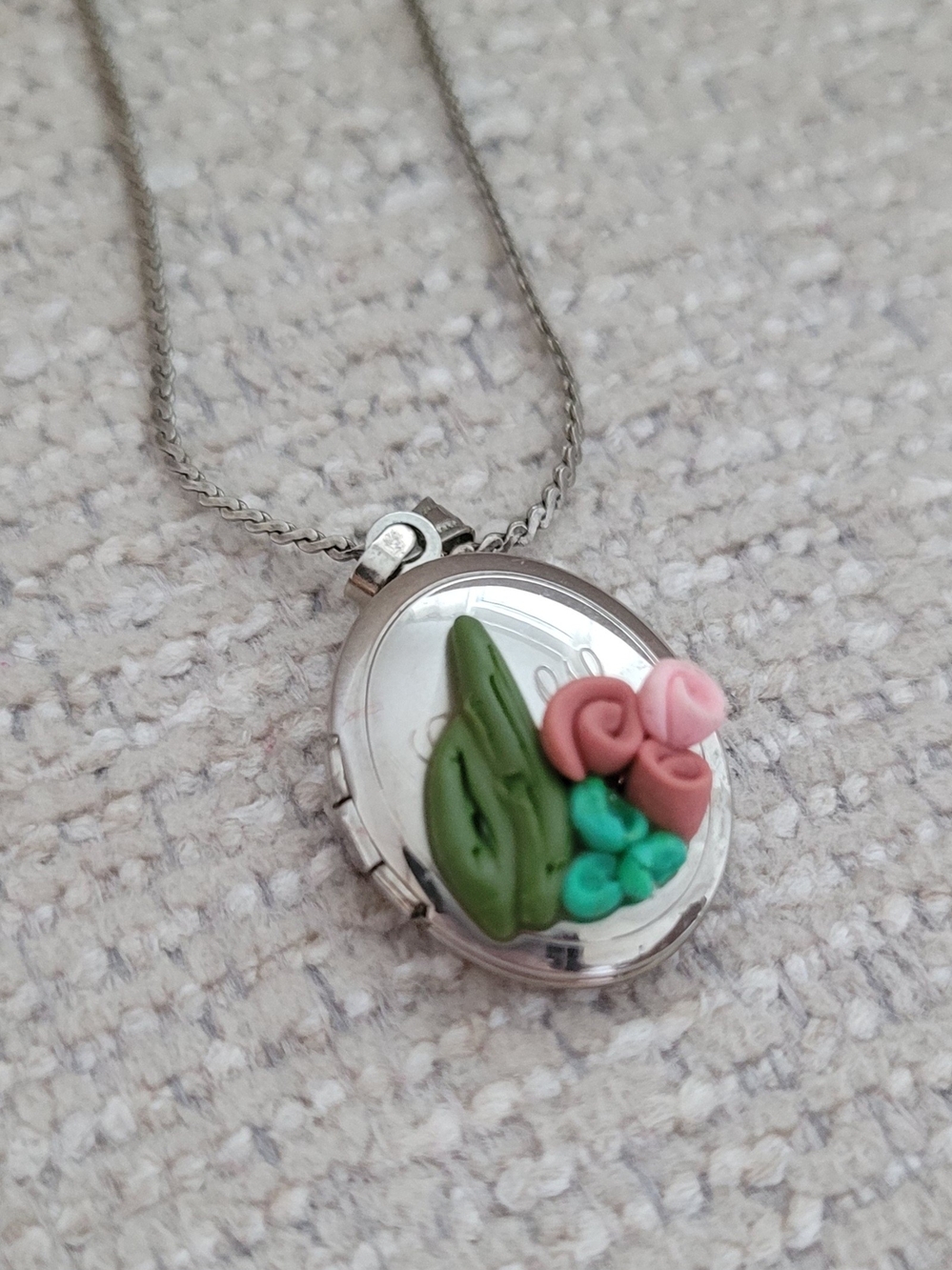 Silver-Tone Oval Photo Locket Necklace With Flower Design